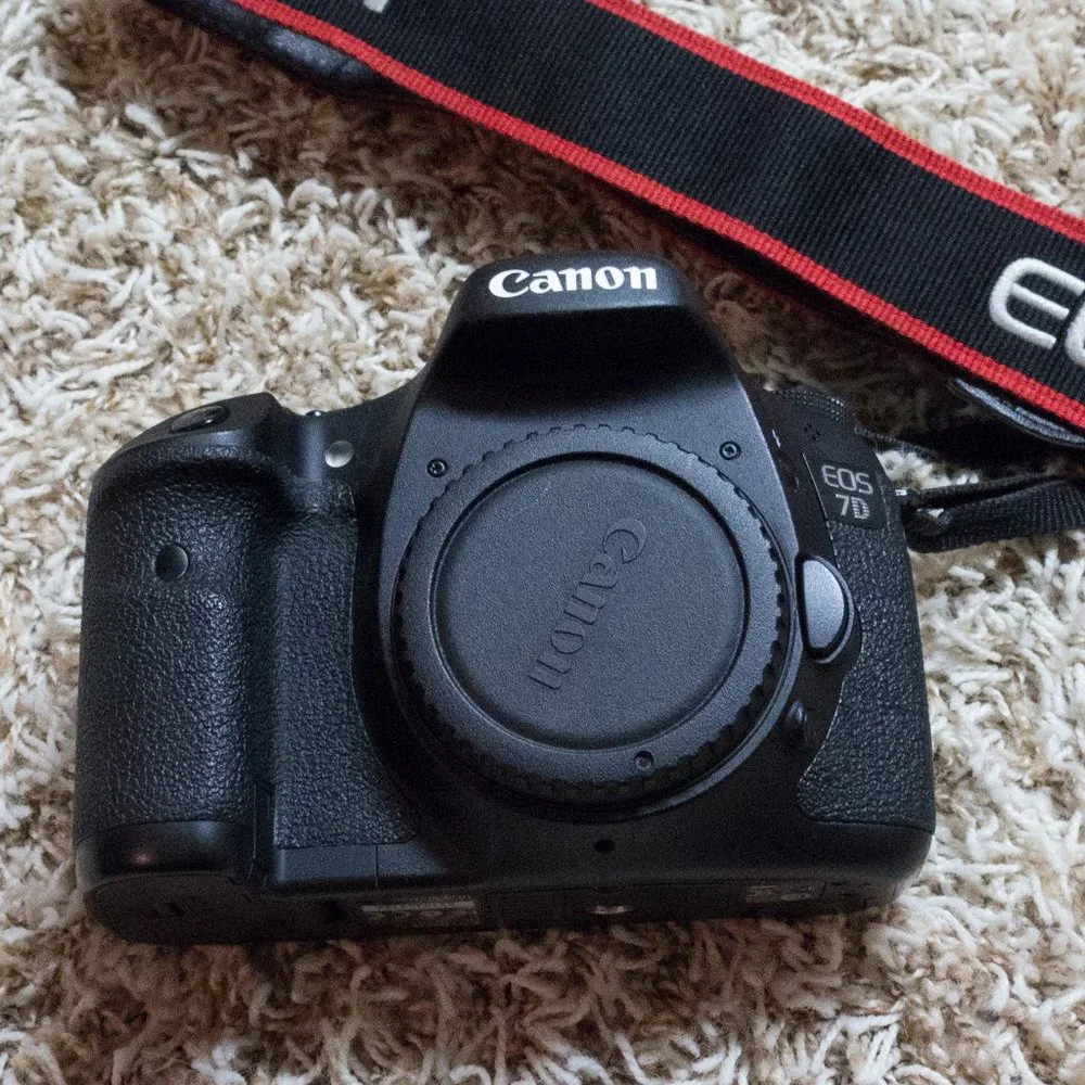 Canon 7D DLSR Camera and Lens